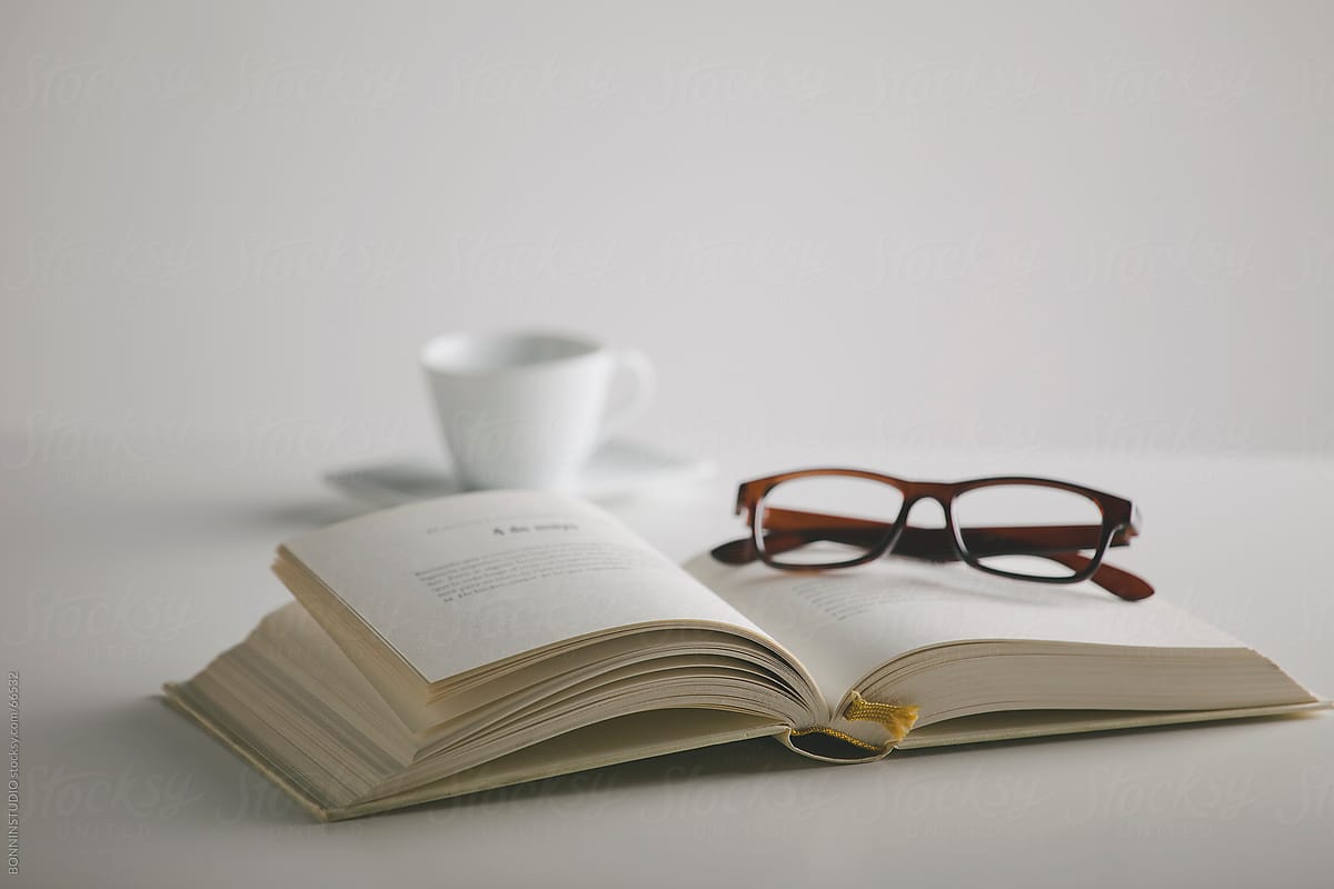 Книга и очки